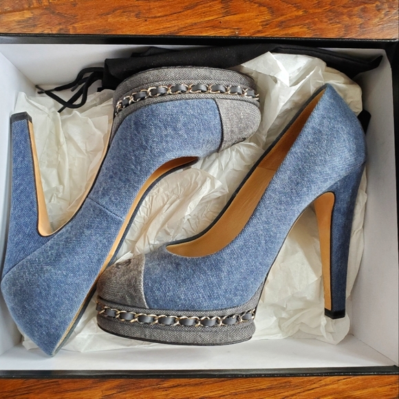 Chanel Denim & Chainlink Pumps $420 - worn once Sz 7.5 - Picture 3 of 8